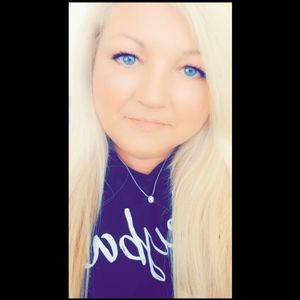 Meet your Posher, Lorie